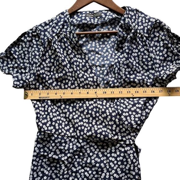 SHEIN Ditsy Floral Print Wrap Dress Blue New Size Large knee length boho - Picture 3 of 10